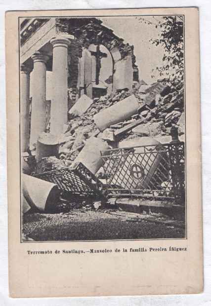 CHILE TERREMOTO DE SANTIGO MAUSLEO FAMILIA POSTCARD  