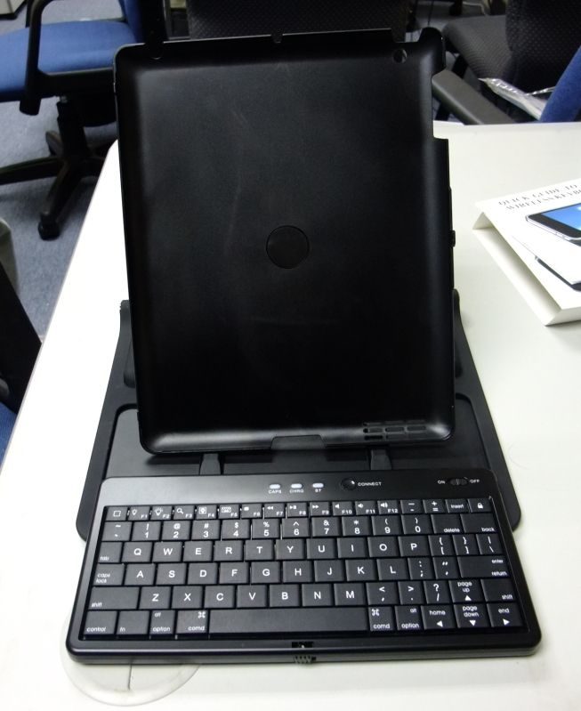 Hard Case Wireless Bluetooth Black Keyboard For iPad 2  