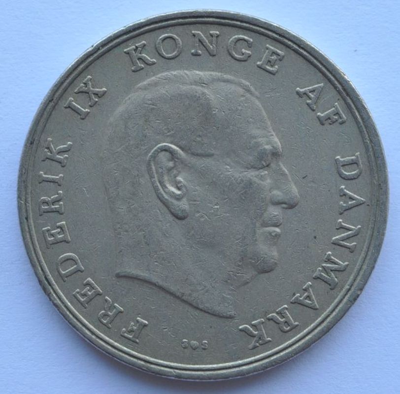 1972 Denmark 5 Kroner Crown Coin VF. 100% Authentic.