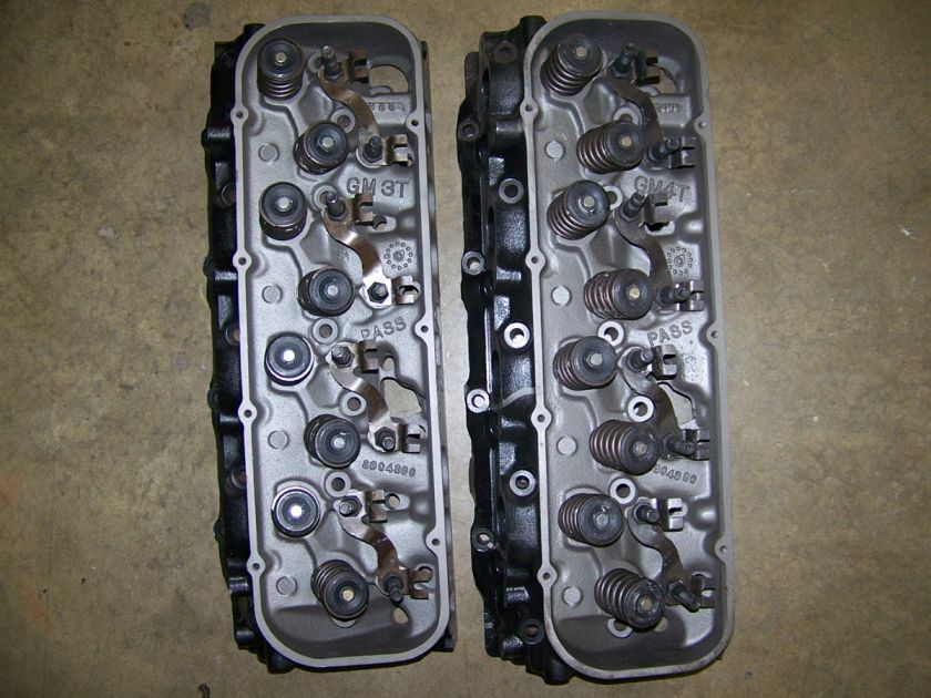 BIG BLOCK CHEVY GM CORVETTE 427 CYLINDER HEADS 3904390 PAIR  