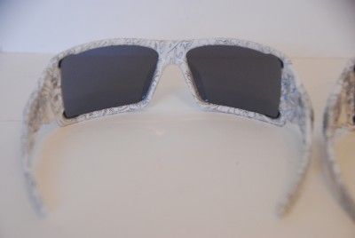 NEW Oakley Oil Rig Sunglasses White Text w/Grey Lens DAMAGED BOX 03 