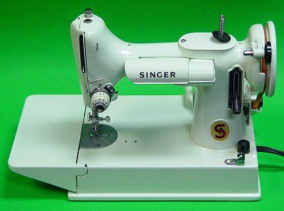VINTAGE Singer Featherweight 221K #13608 Sewing Machine w/ Original 