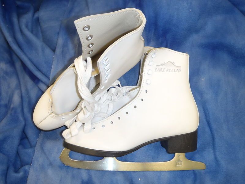 LAKE PLACID Ice Figure Skates Lady 6  