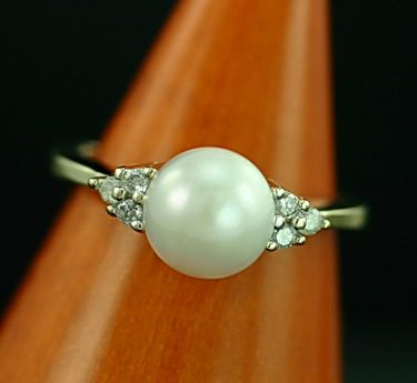 Vintage 10K Yellow Gold Pearl Diamond Ring  