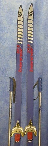 The skis are signed BENNER 211S. Measures 70 (180 cm) long. Have 3 