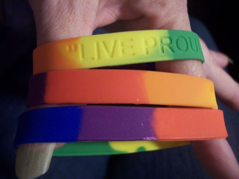 WHOLESALE LOT 200 CUSTOMIZED RAINBOW SILICONE BRACELETS WRISTBANDS 