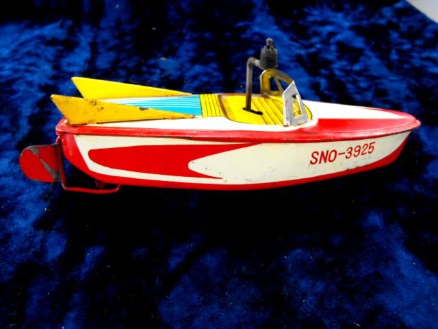 VINTAGE 1950S TIN FRICTION SPEEDBOAT WITH FINS JAPAN  