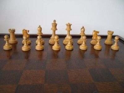 ANTIQUE 1910 ENGLISH STAUNTON /AYERS CHESS SET & MAHOGANY TABLE 