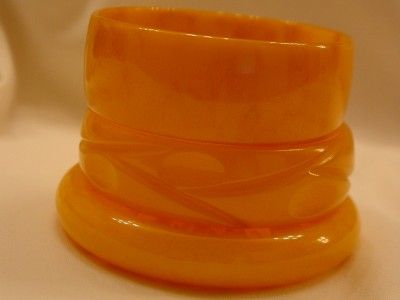 Vtg Bakelite Bangle Bracelet Set Carved Marbled Yellow  