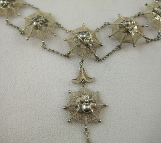 ANTIQUE STERLING SILVER SPINNING SPIDER IN WEB NECKLACE   1930s 