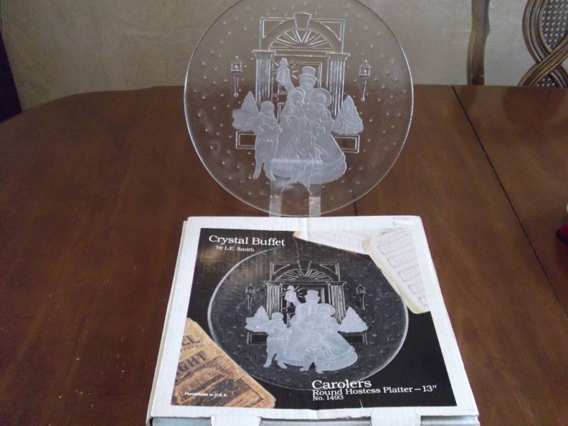 SMITH GLASS 13 CHRISTMAS PLATTER CAROLERS W/BOX  