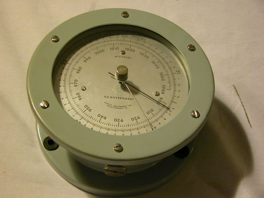 AIRFLO U.S.NAVY SHIPS BAROMETER BRASS INCH&MILLIBARS 1975 CALIBRATED 