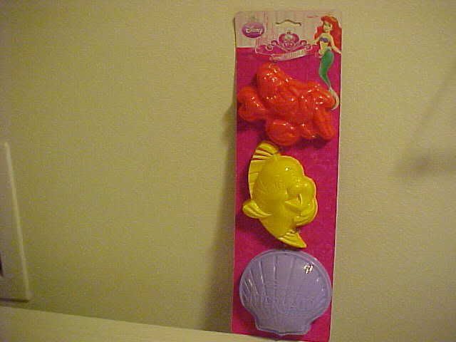 BRAND NEW DISNEY LITTLE MERMAID SAND MOLDS SAND TOYS  